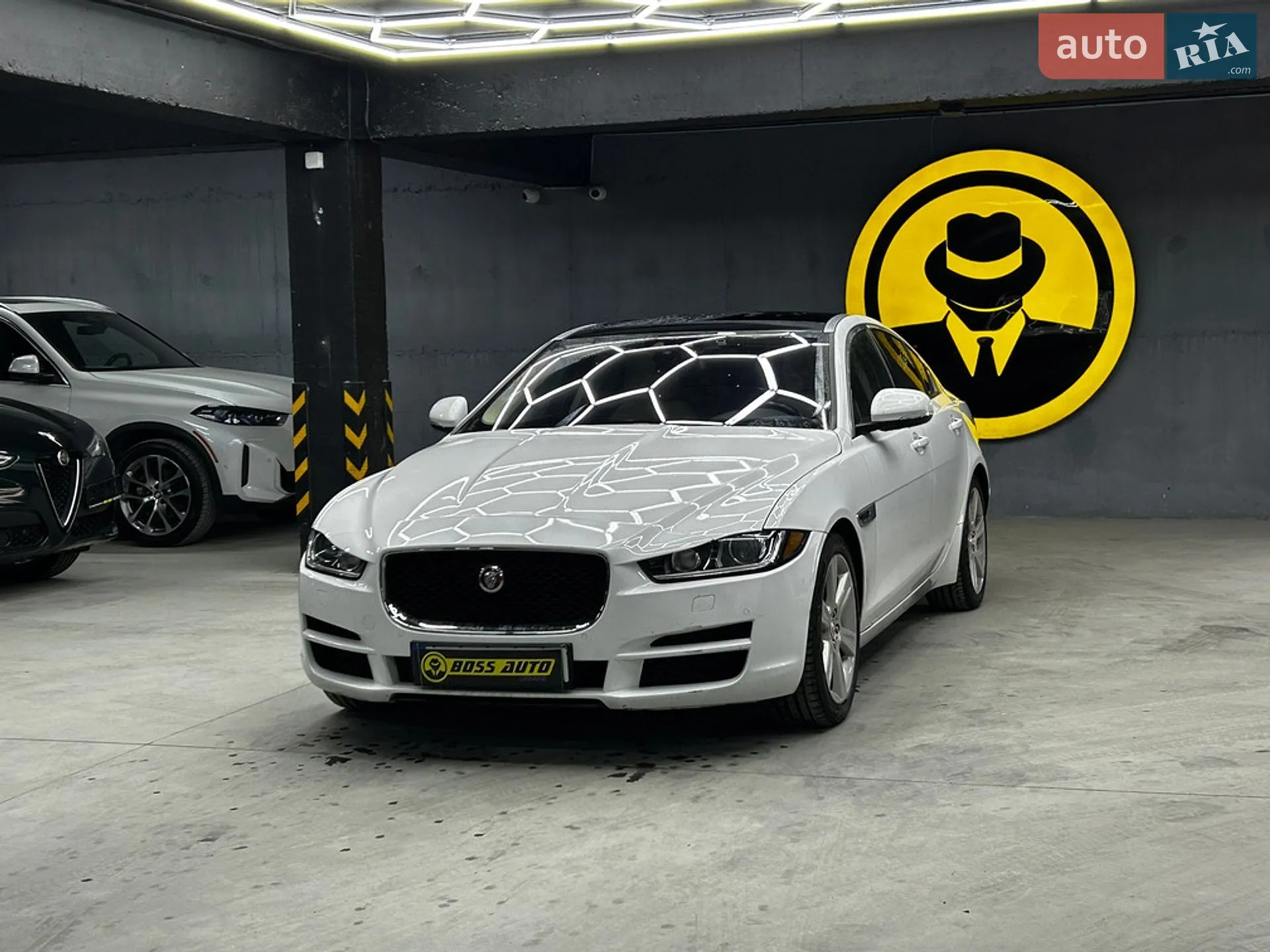 2016 Jaguar XE - мініатюра 5