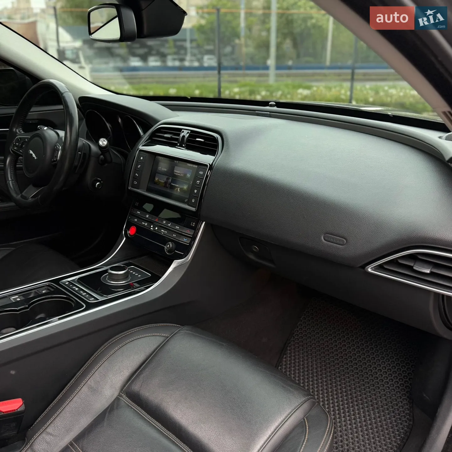 2016 Jaguar XE - мініатюра 18