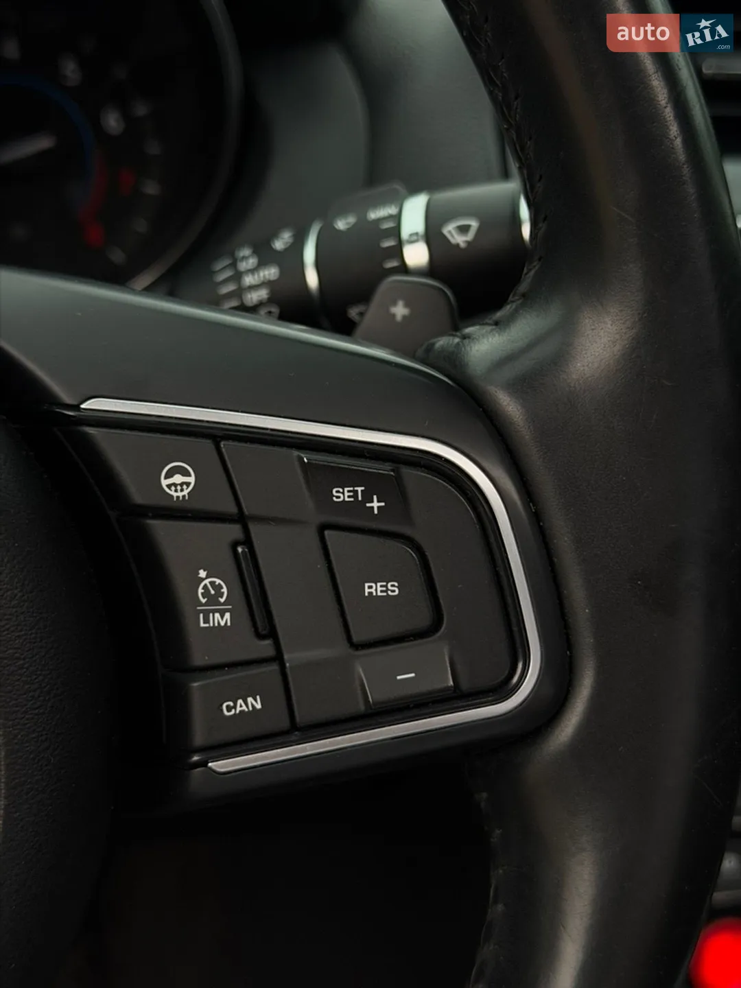 2016 Jaguar XE - мініатюра 32