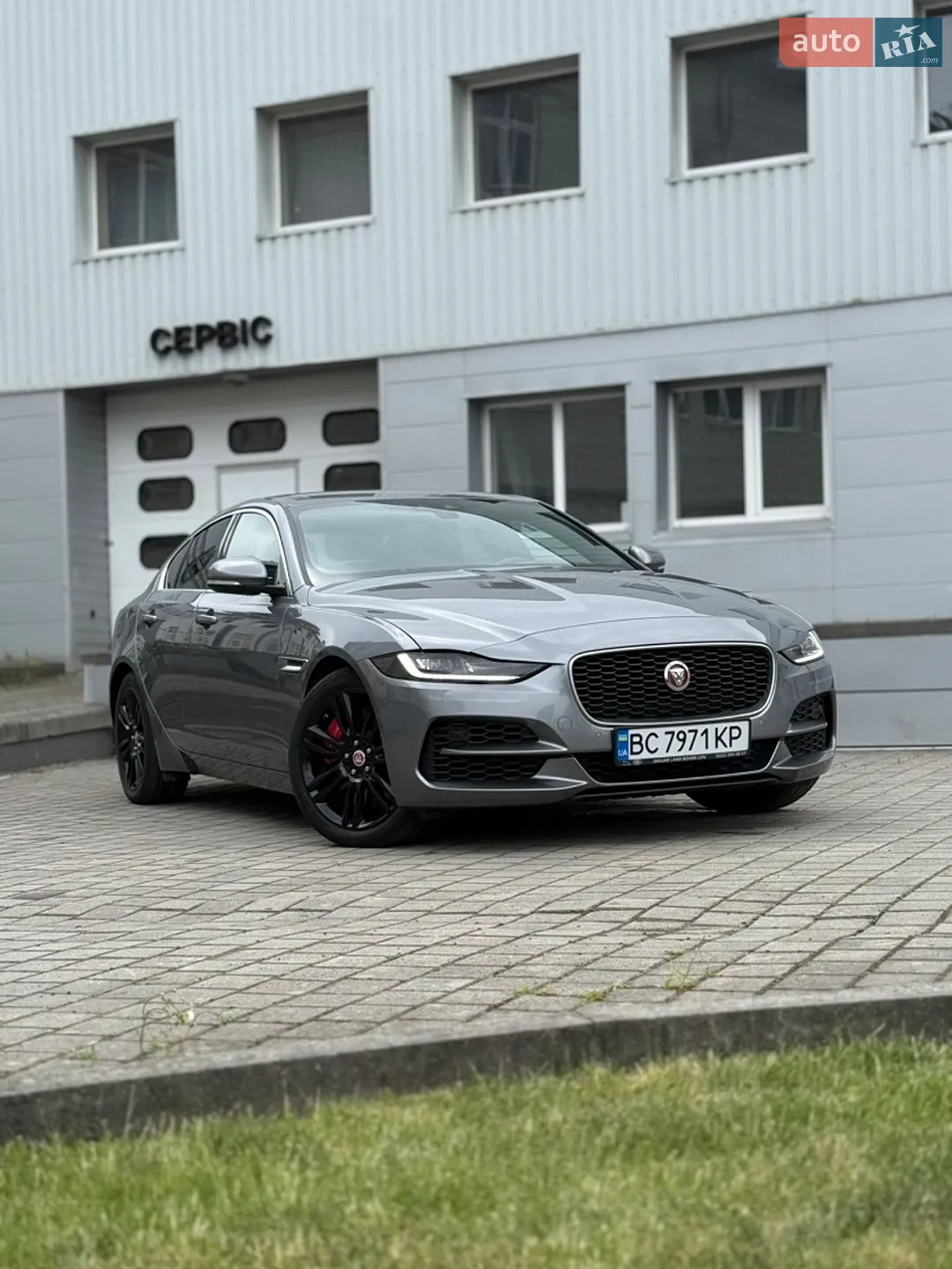 2020 Jaguar XE - мініатюра 3