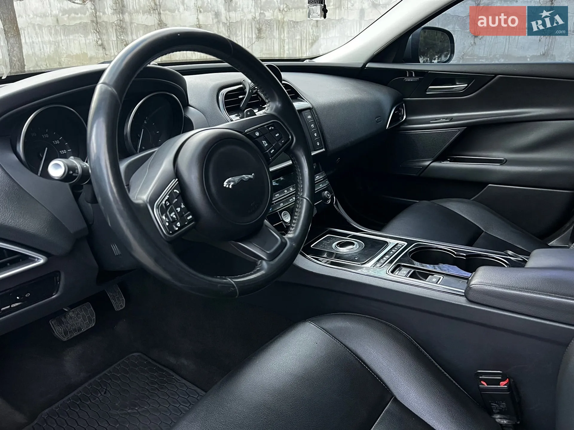 2016 Jaguar XE - мініатюра 15