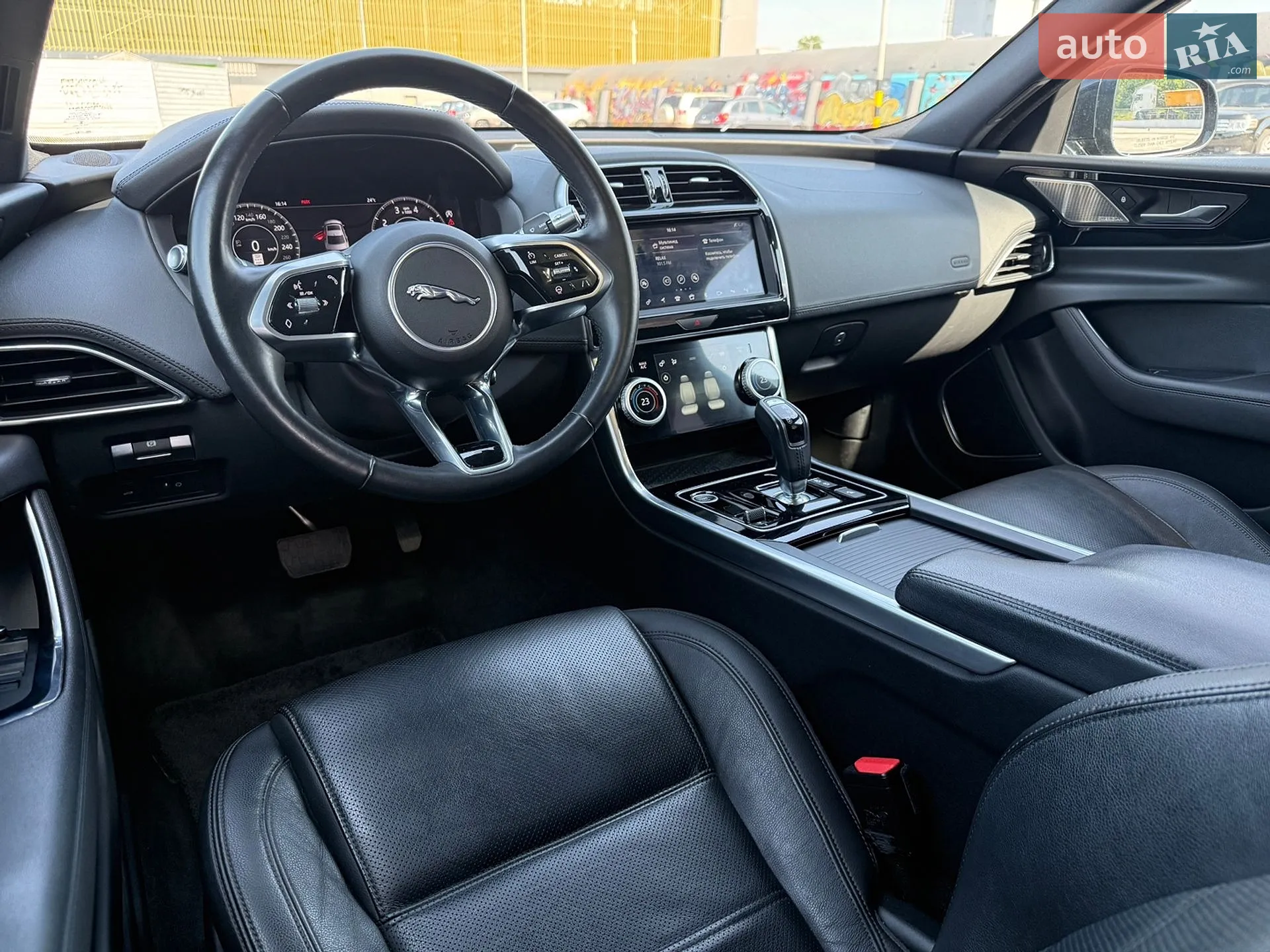 2019 Jaguar XE - мініатюра 8