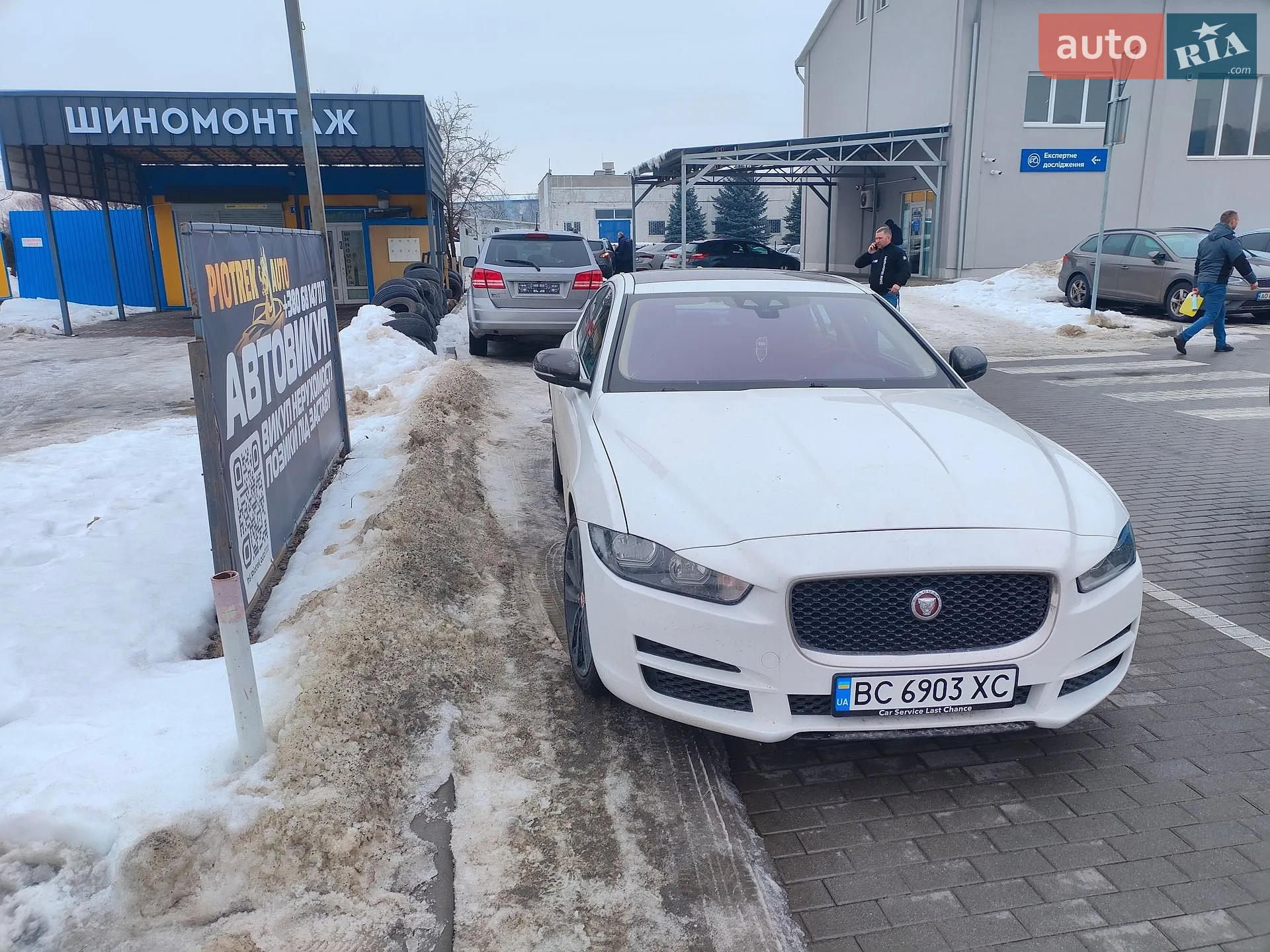 2018 Jaguar XE - мініатюра 2