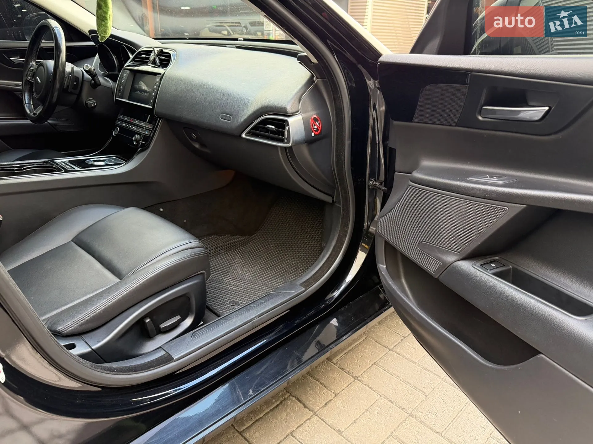2016 Jaguar XE - мініатюра 11