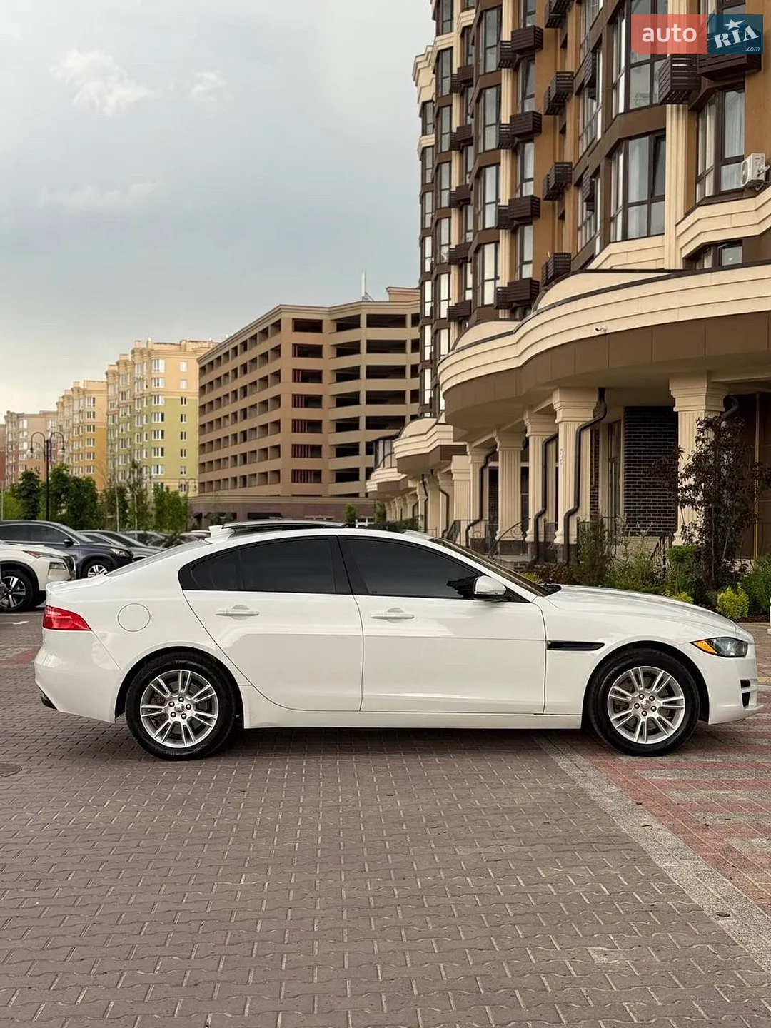 2017 Jaguar XE - мініатюра 5