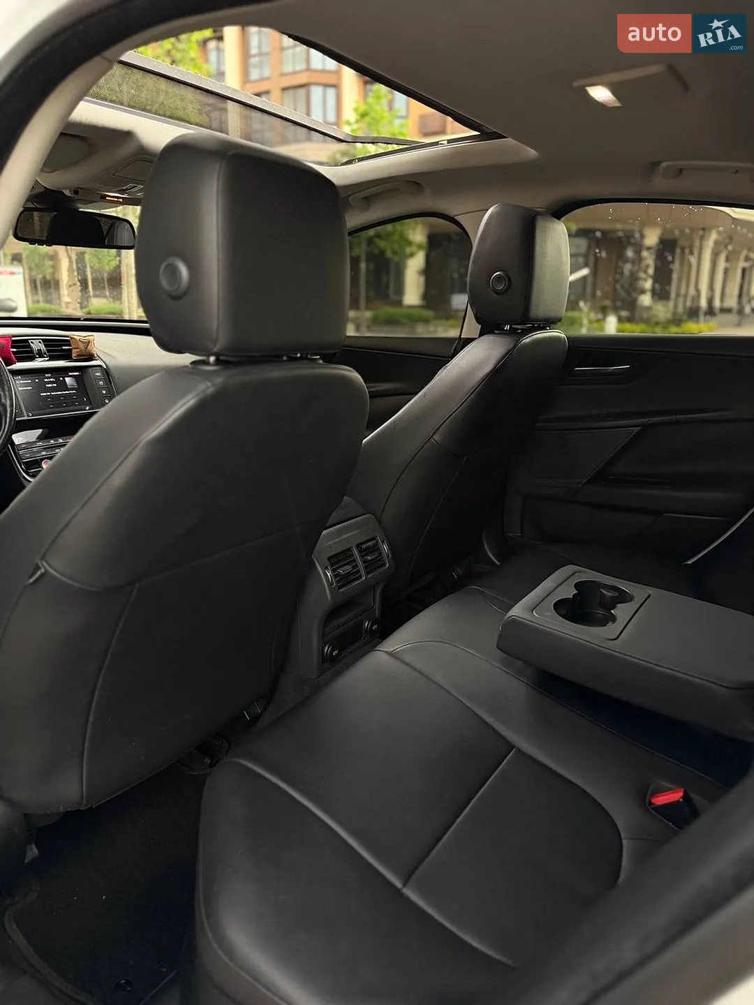 2017 Jaguar XE - мініатюра 25
