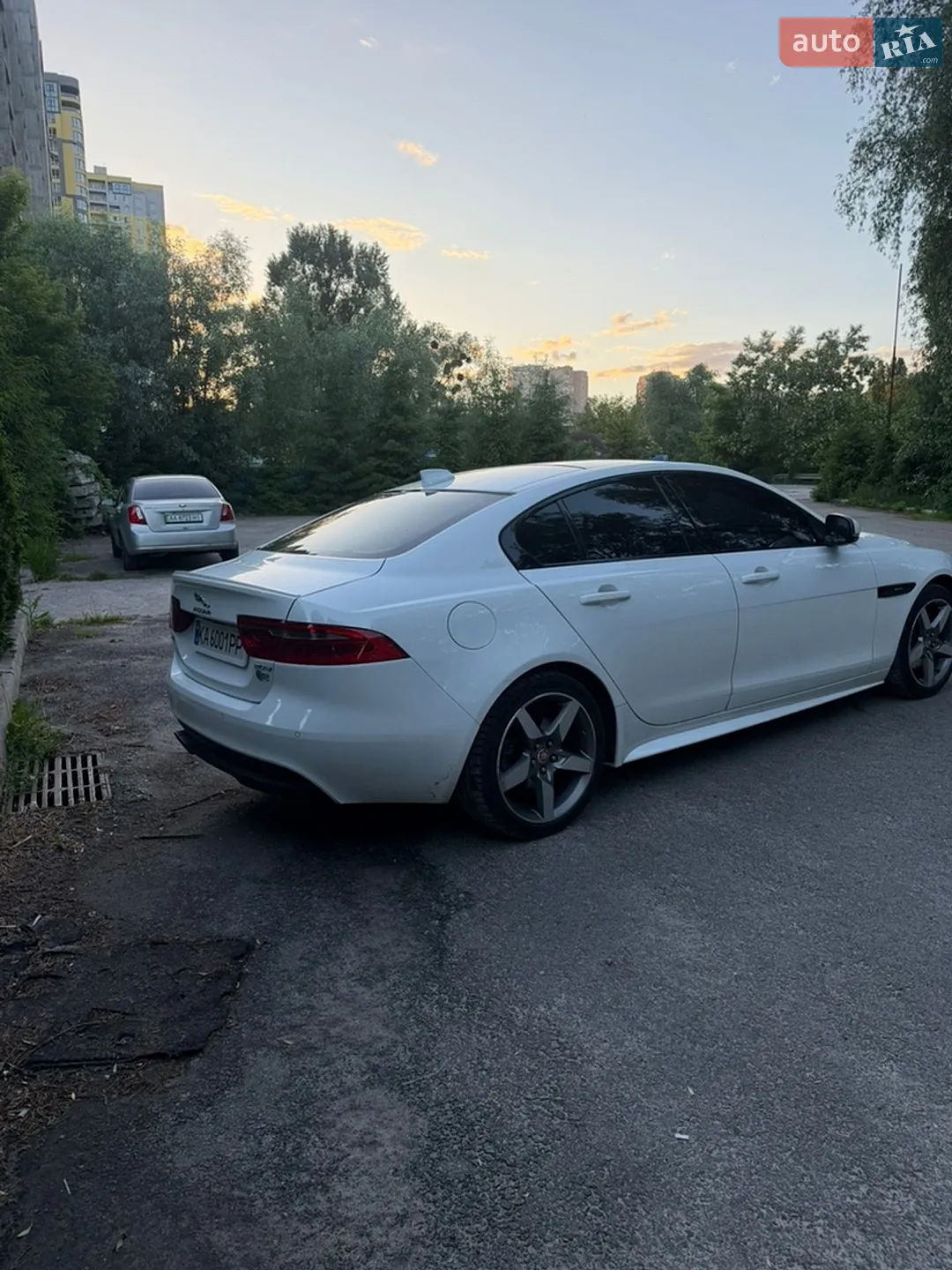 2018 Jaguar XE - мініатюра 2