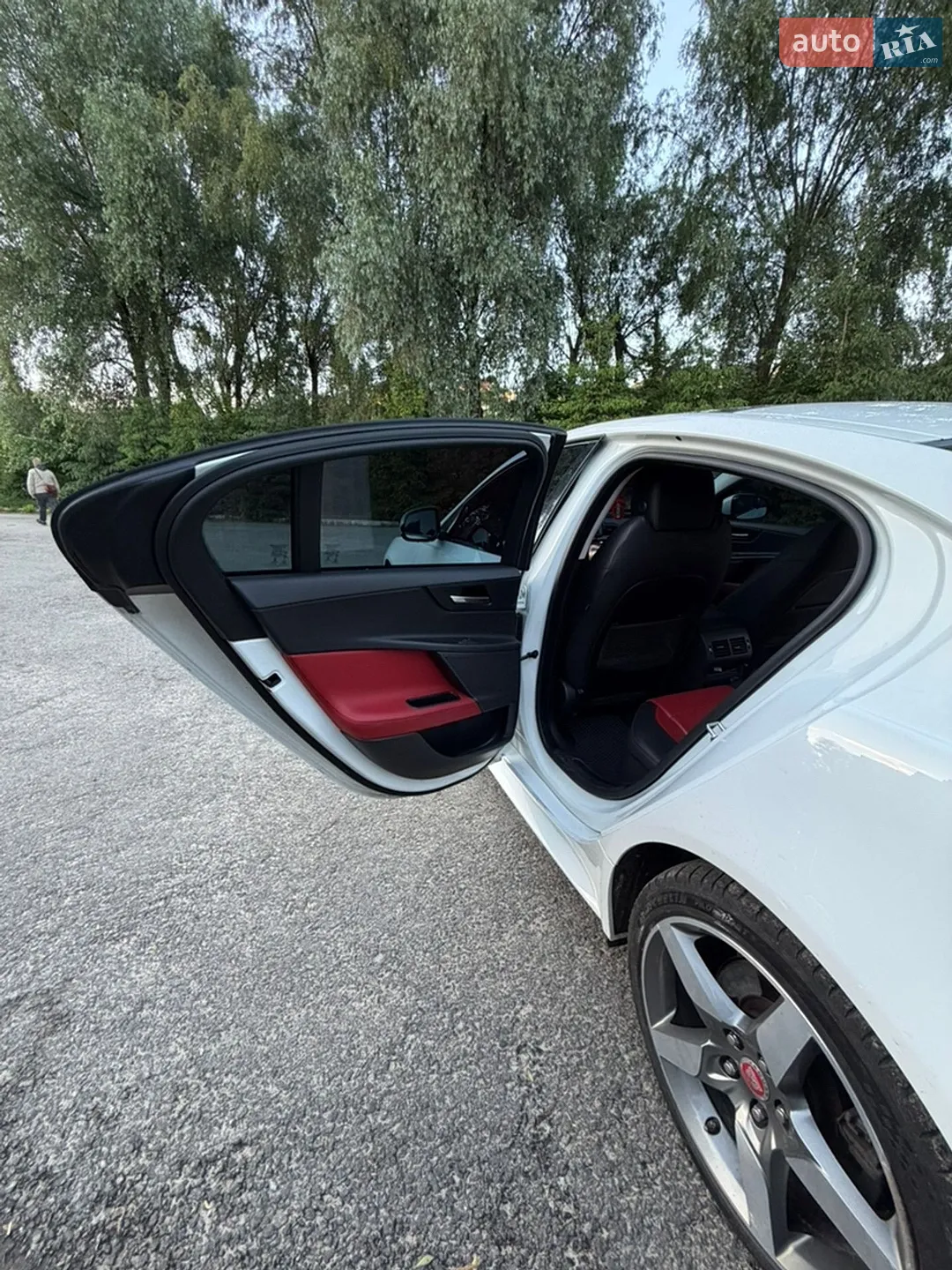 2018 Jaguar XE - мініатюра 16