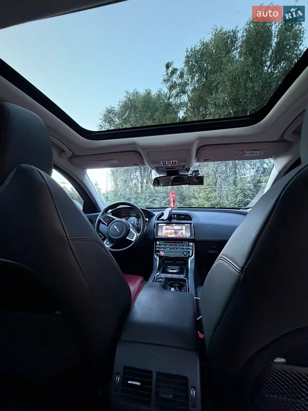 2018 Jaguar XE - мініатюра 20