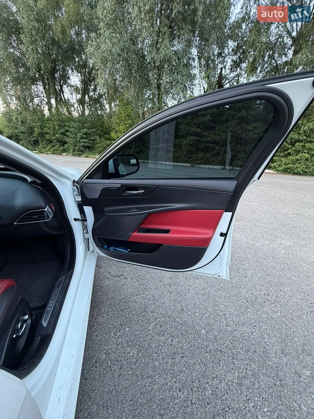 2018 Jaguar XE - мініатюра 23