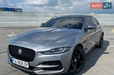 Седан Jaguar XE 2019 в Львове