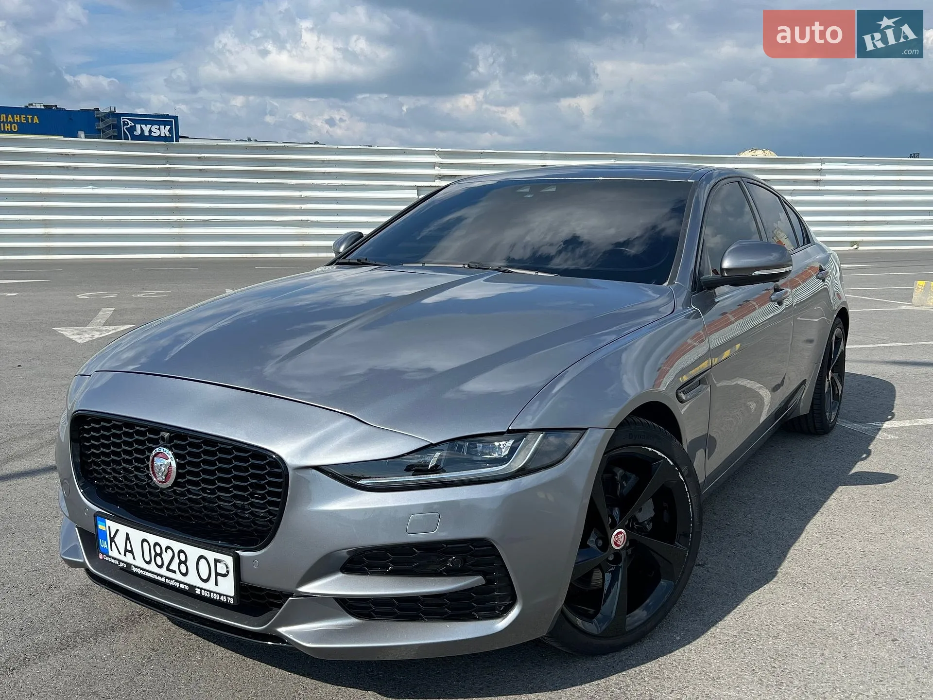 2019 Jaguar XE - фото 1