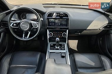 Седан Jaguar XE 2019 в Львове