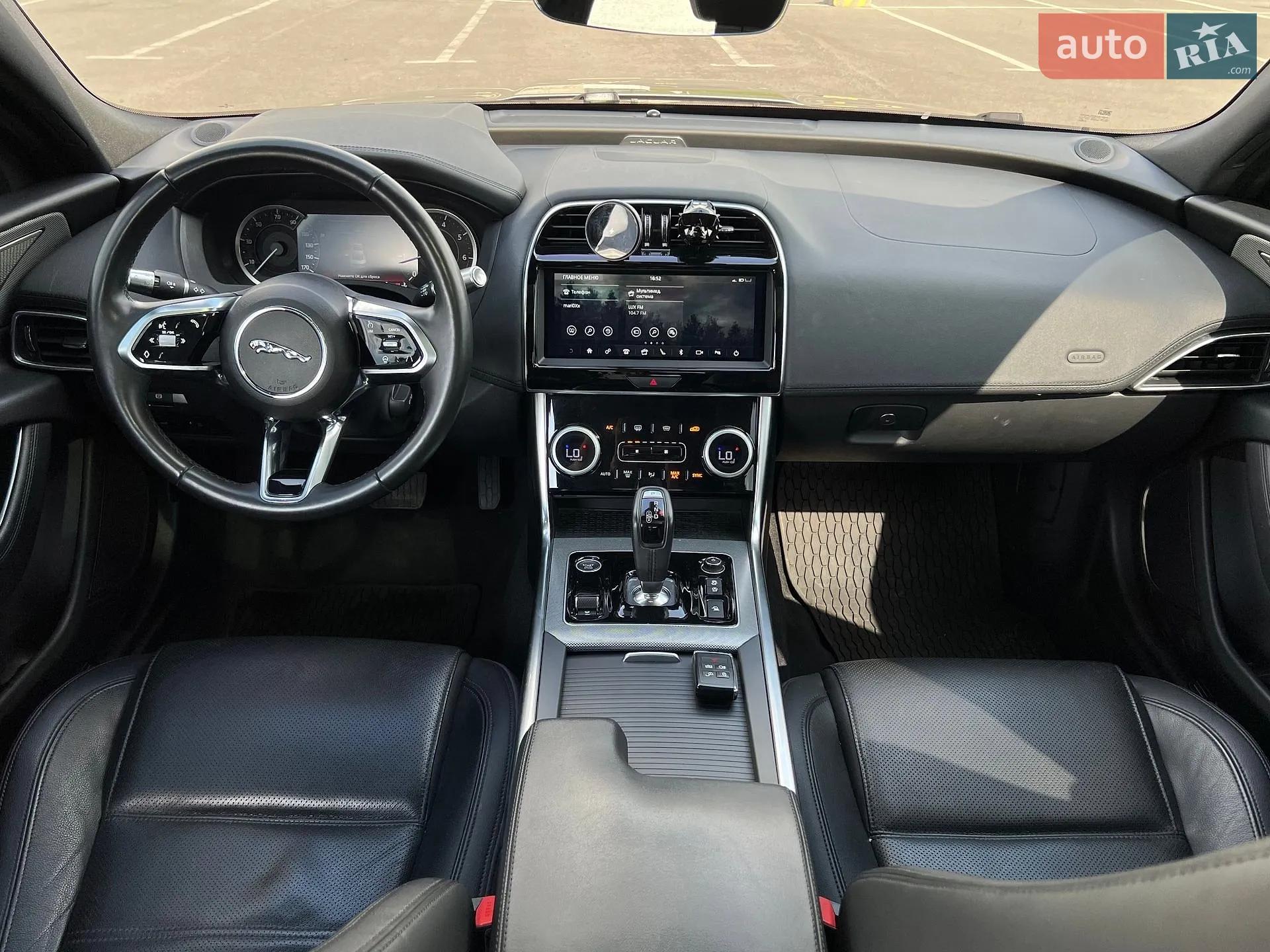 2019 Jaguar XE - мініатюра 14