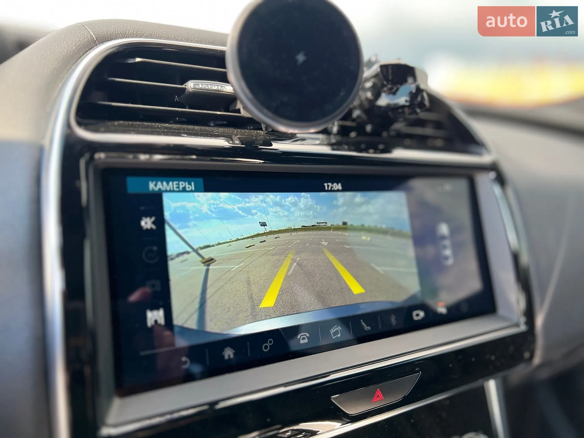 2019 Jaguar XE - мініатюра 24