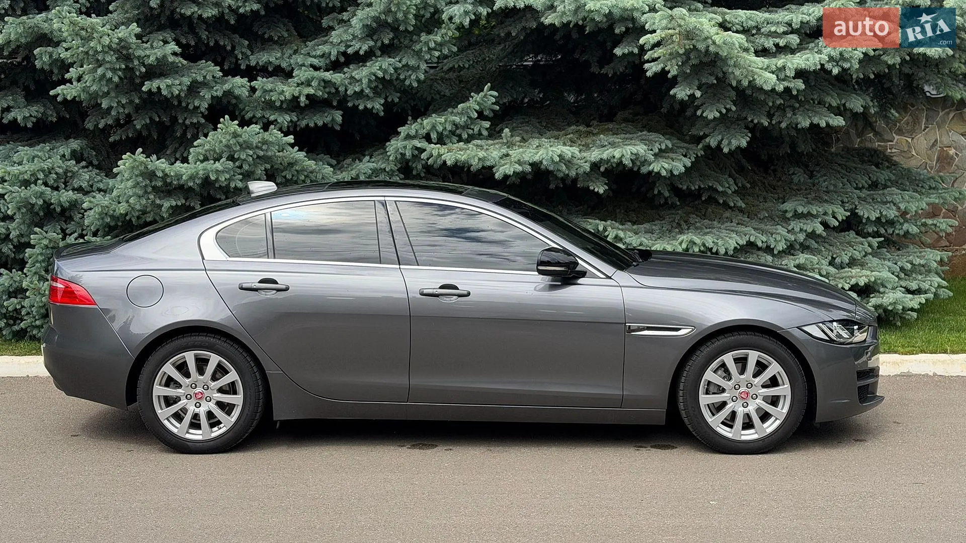 2016 Jaguar XE - мініатюра 4