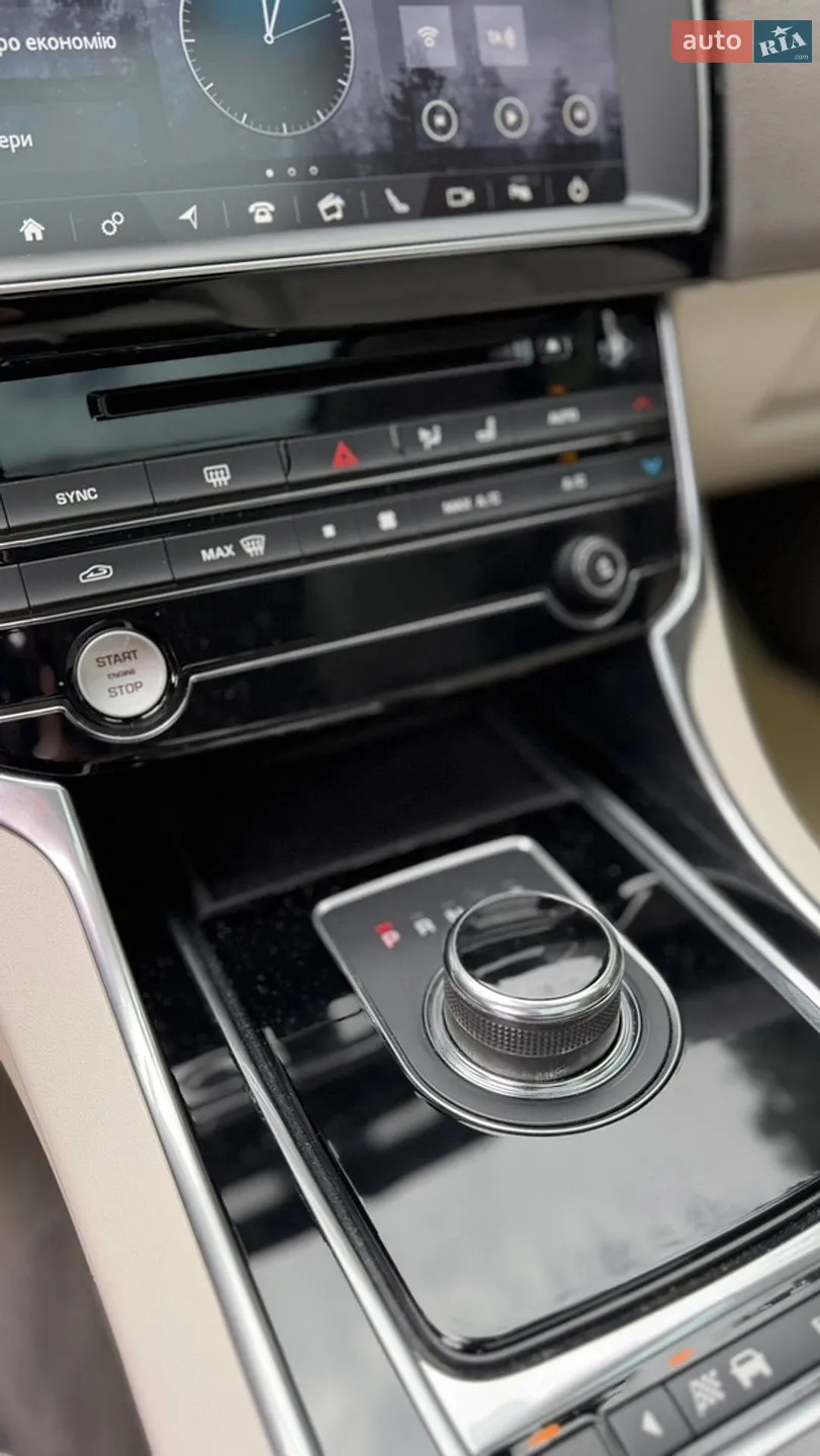 2016 Jaguar XE - мініатюра 23