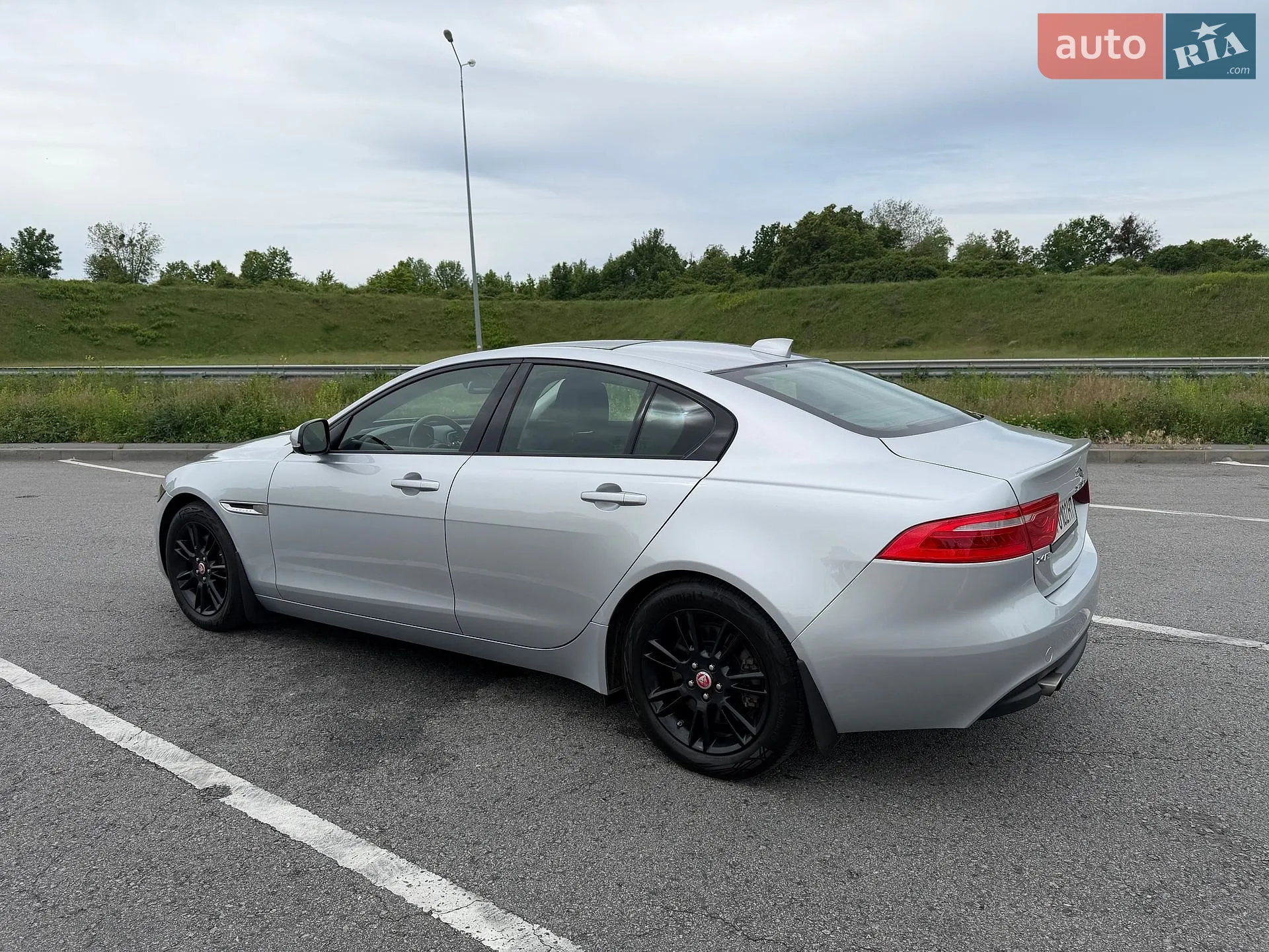 2017 Jaguar XE - мініатюра 4
