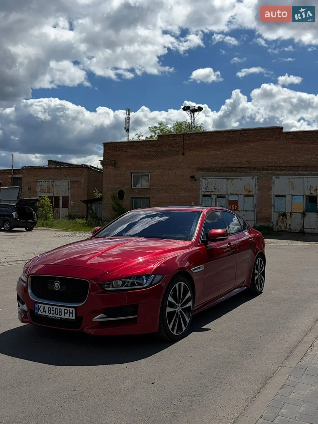 2016 Jaguar XE - мініатюра 4