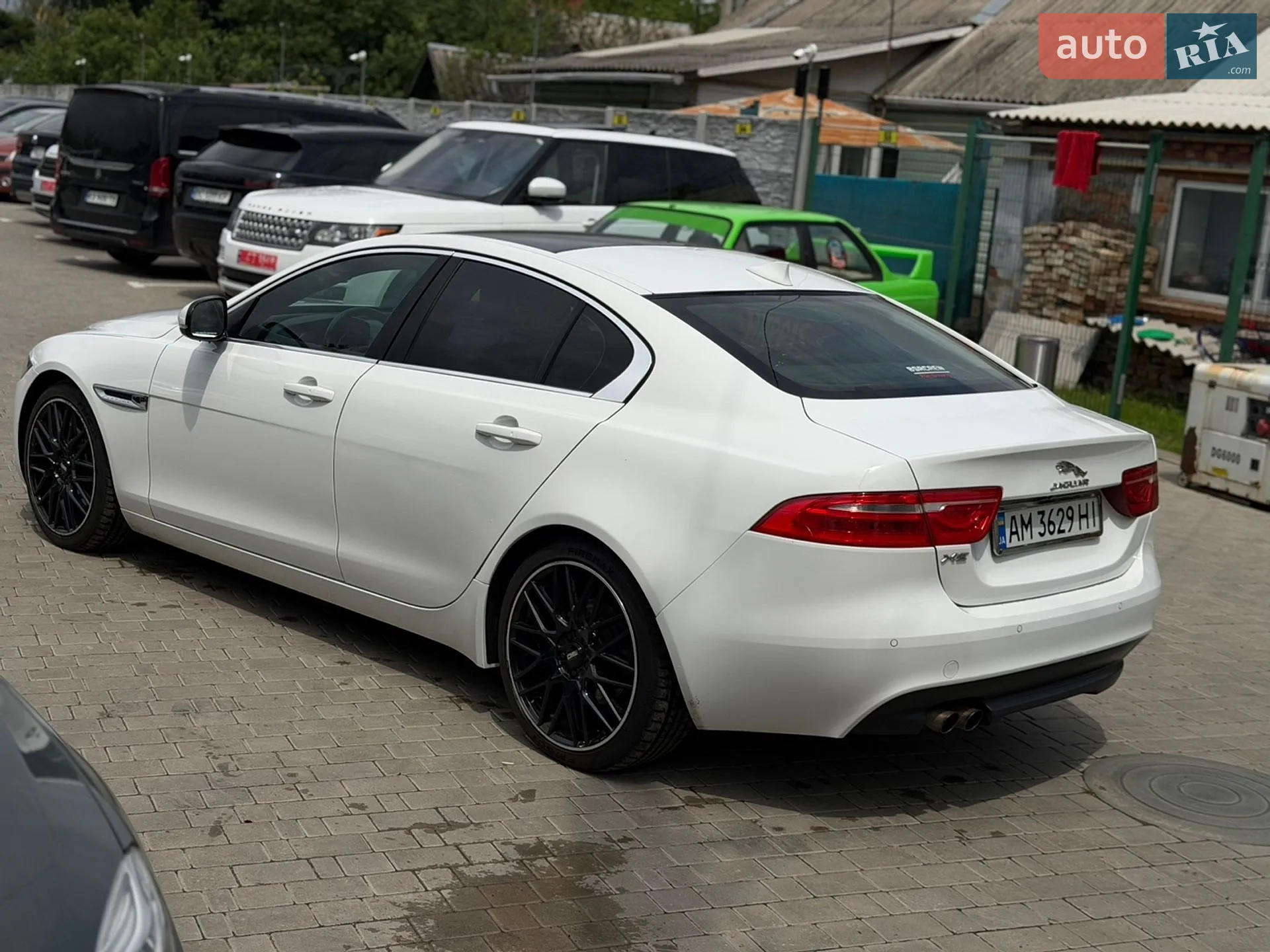 2016 Jaguar XE - мініатюра 4