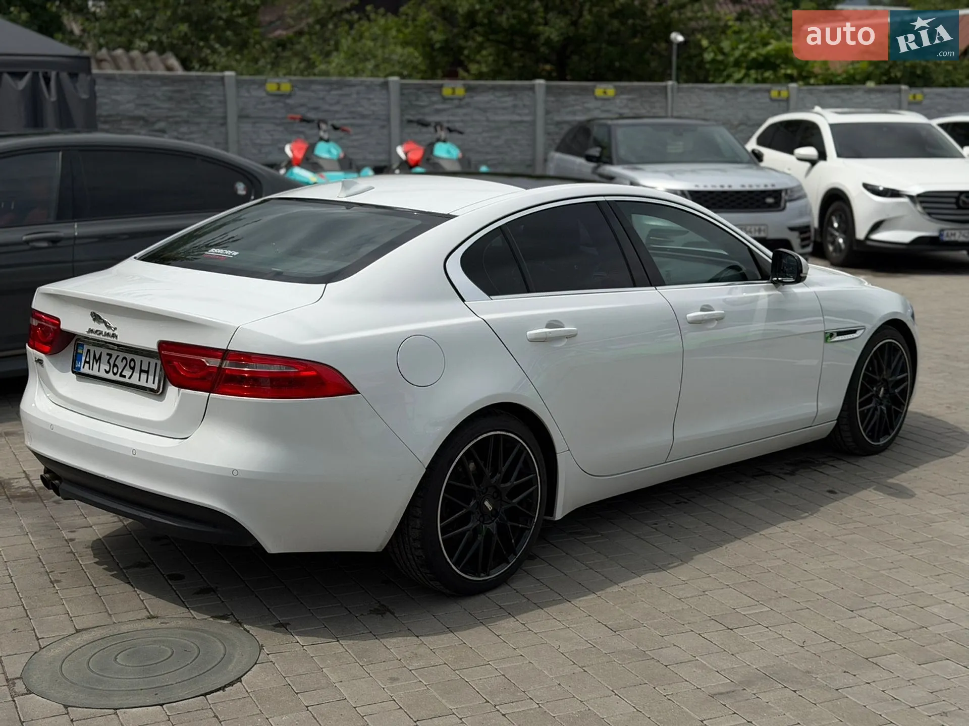 2016 Jaguar XE - мініатюра 6