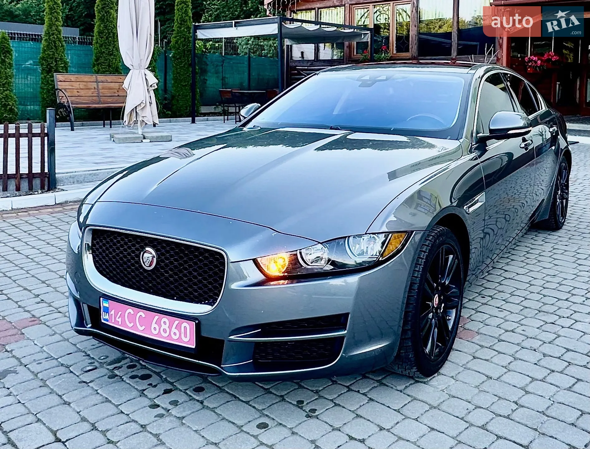2017 Jaguar XE - фото 1