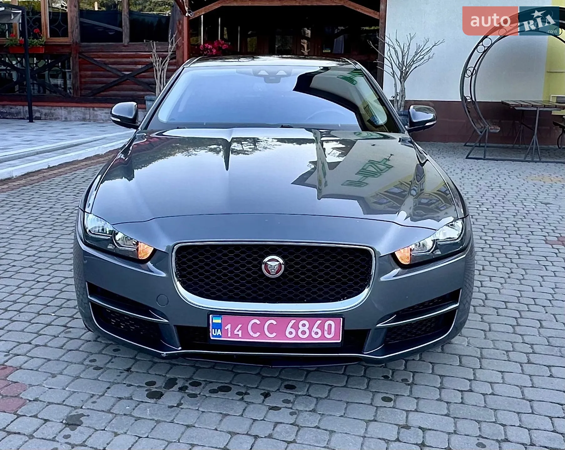 2017 Jaguar XE - мініатюра 3