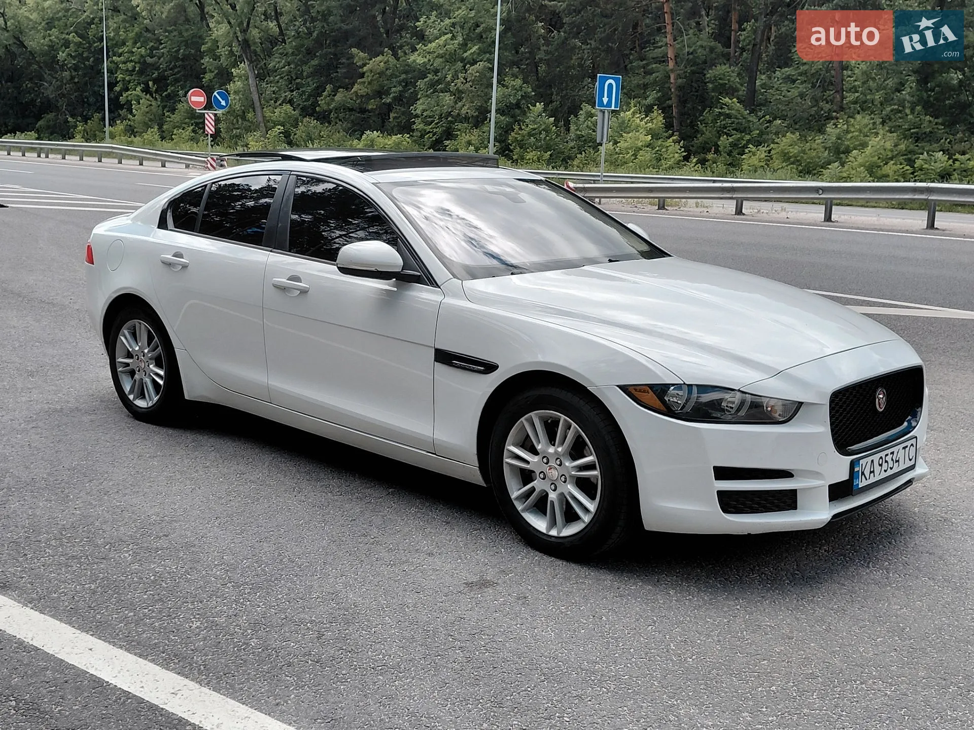 2017 Jaguar XE - мініатюра 10