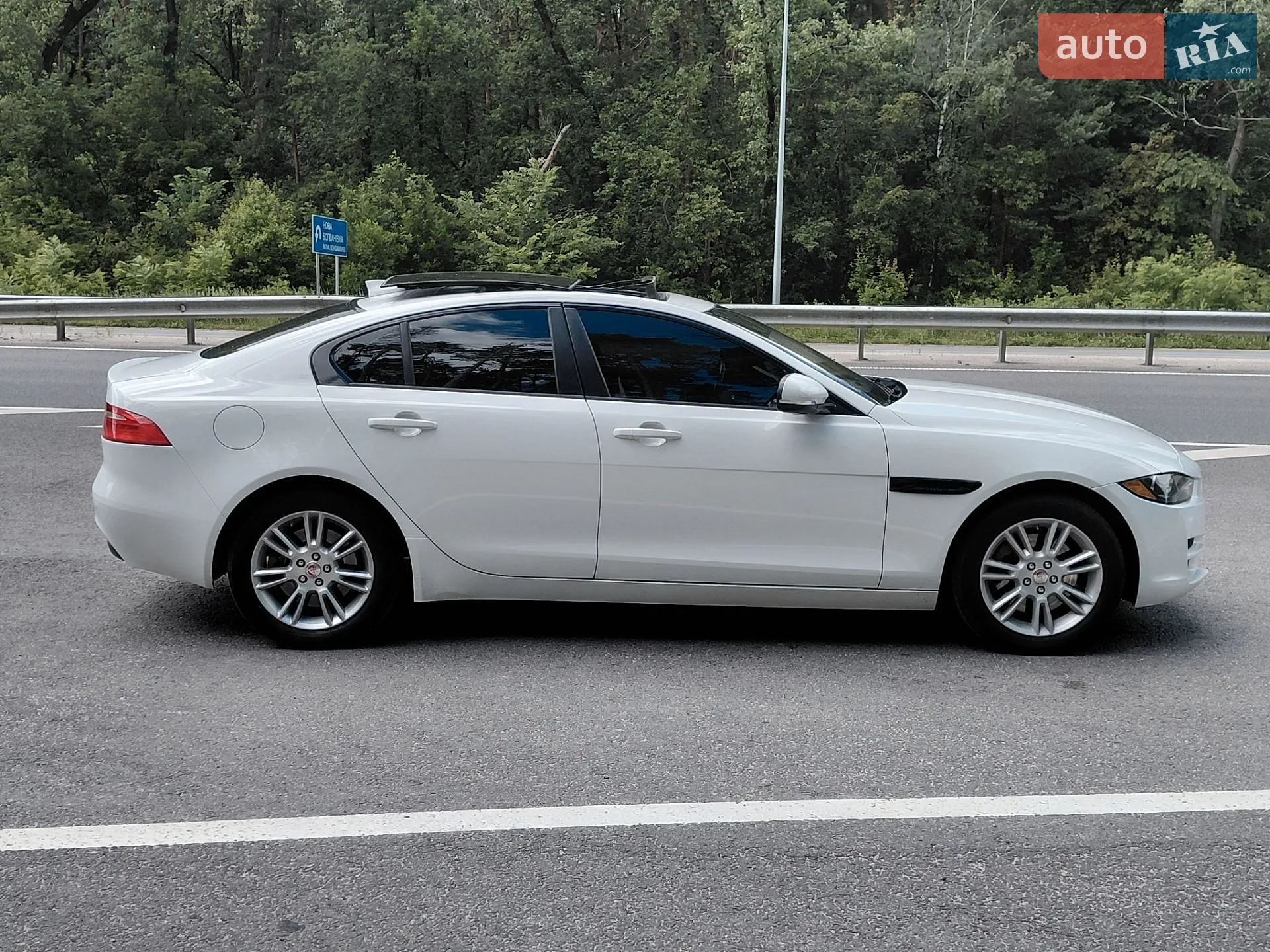 2017 Jaguar XE - мініатюра 12