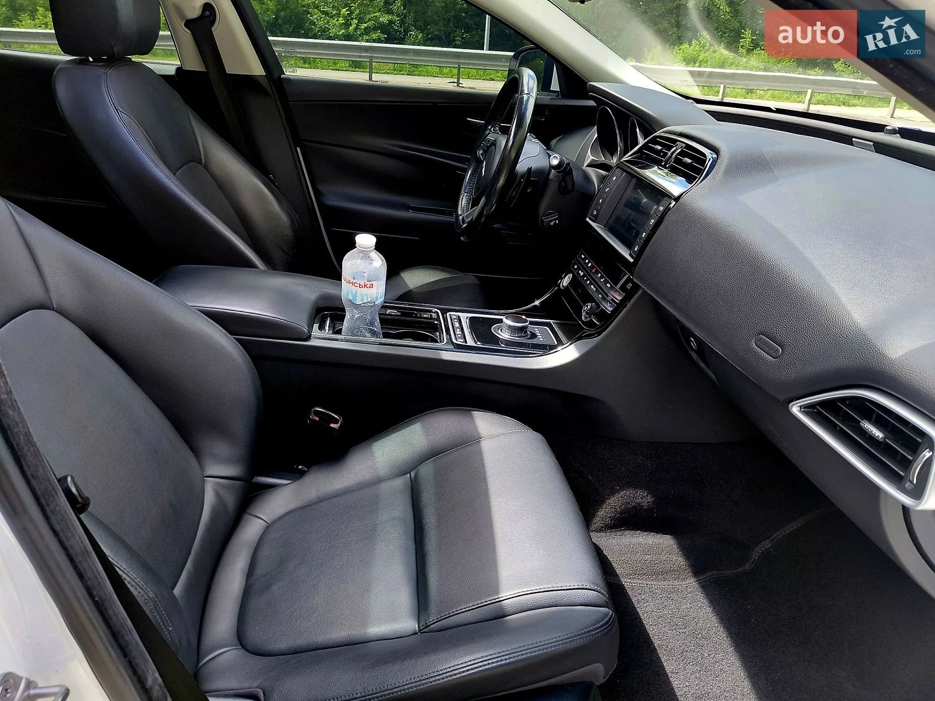 2017 Jaguar XE - мініатюра 23