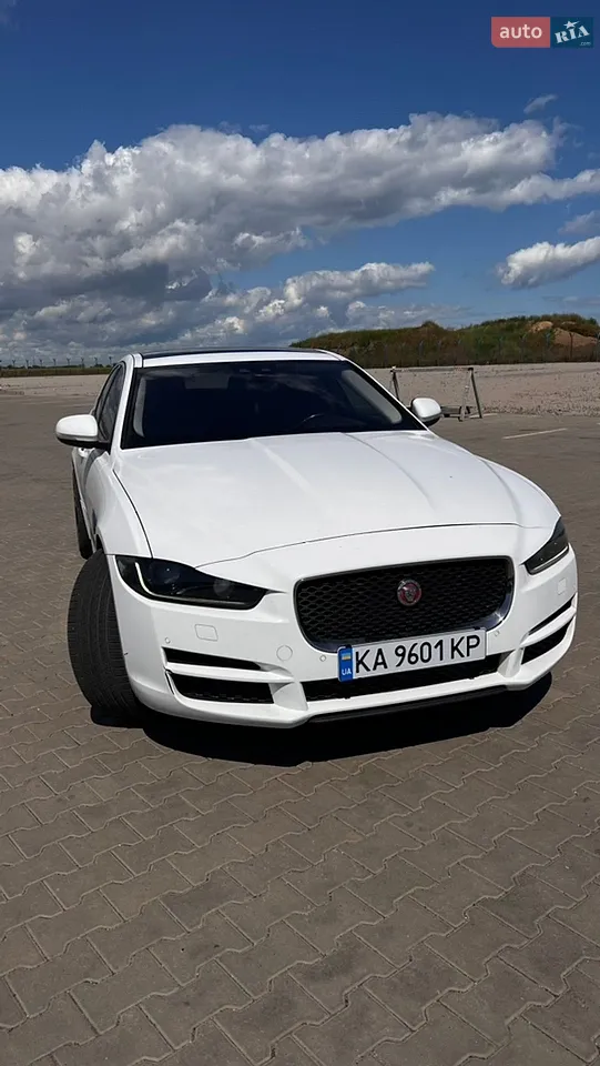 2017 Jaguar XE - мініатюра 16