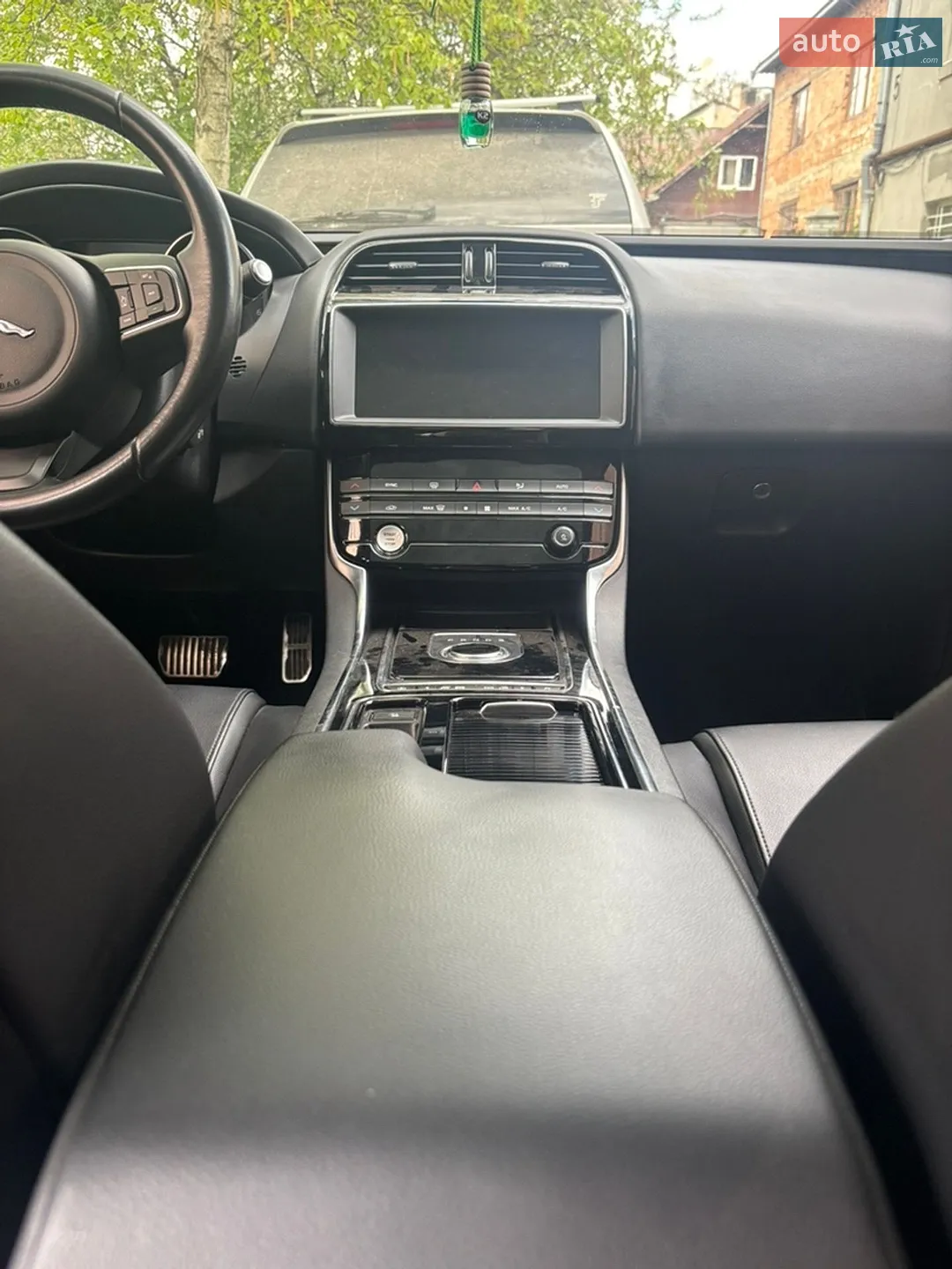 2019 Jaguar XE - мініатюра 12