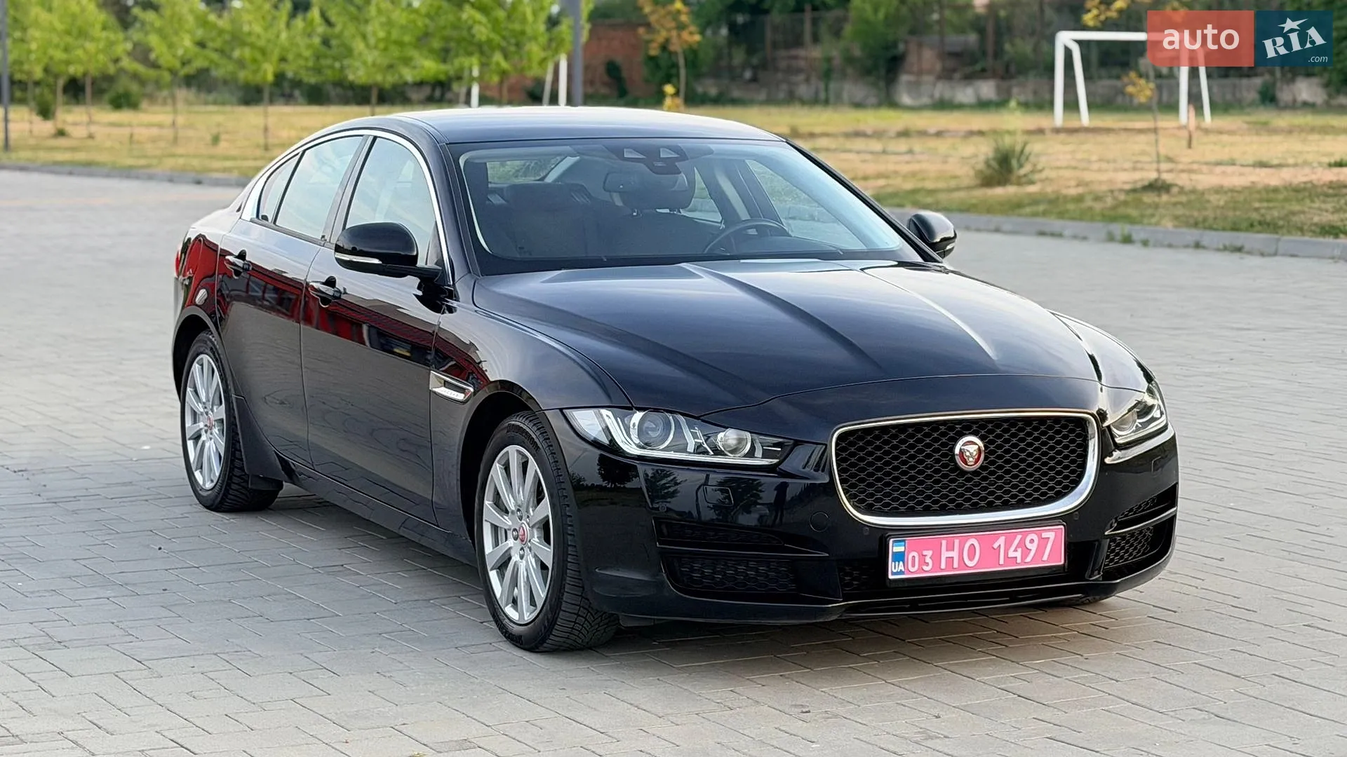 2016 Jaguar XE - мініатюра 2