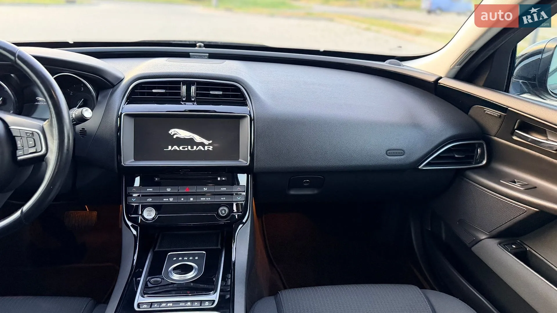2016 Jaguar XE - мініатюра 29