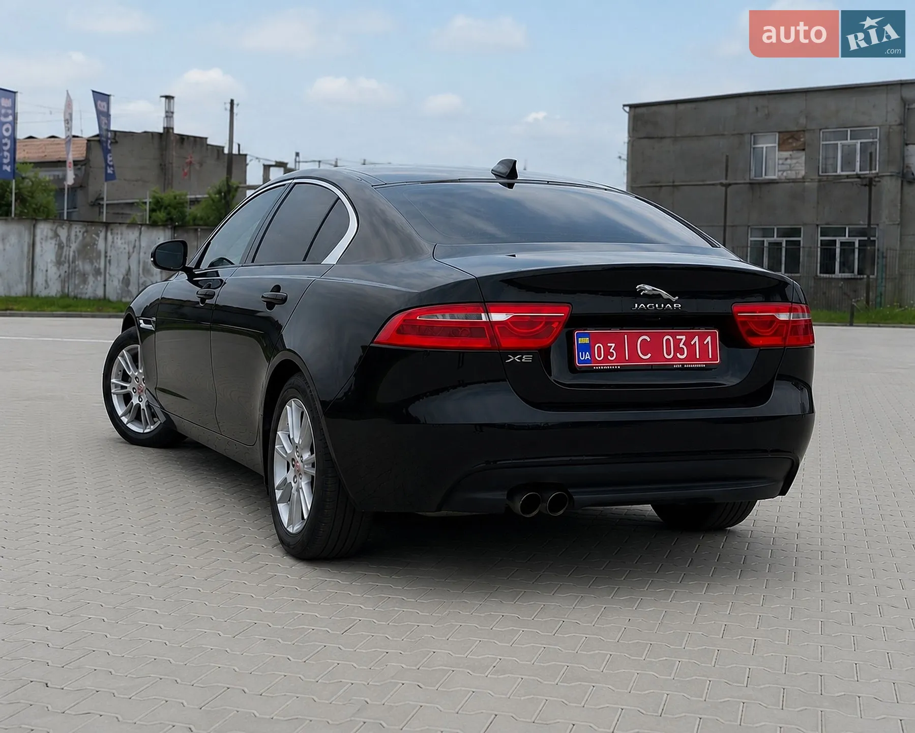 2017 Jaguar XE - мініатюра 4