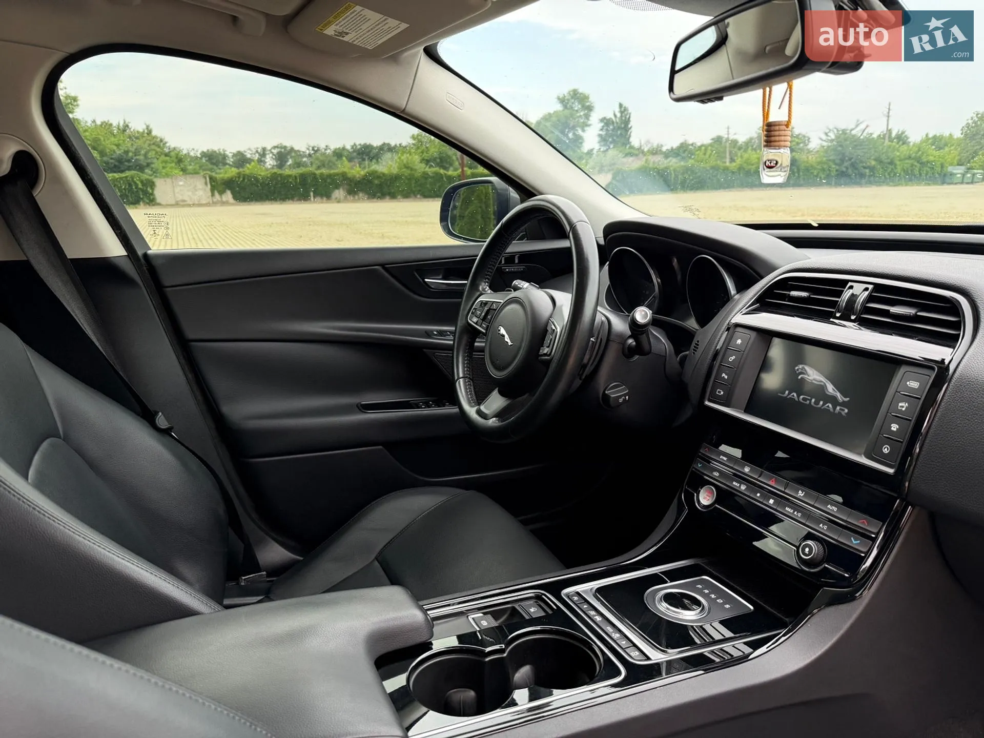 2016 Jaguar XE - мініатюра 15
