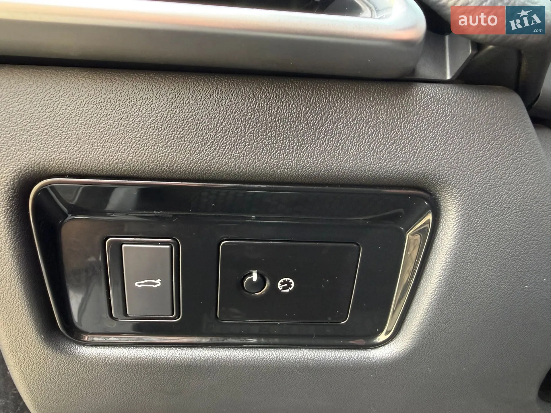 2016 Jaguar XE - мініатюра 21