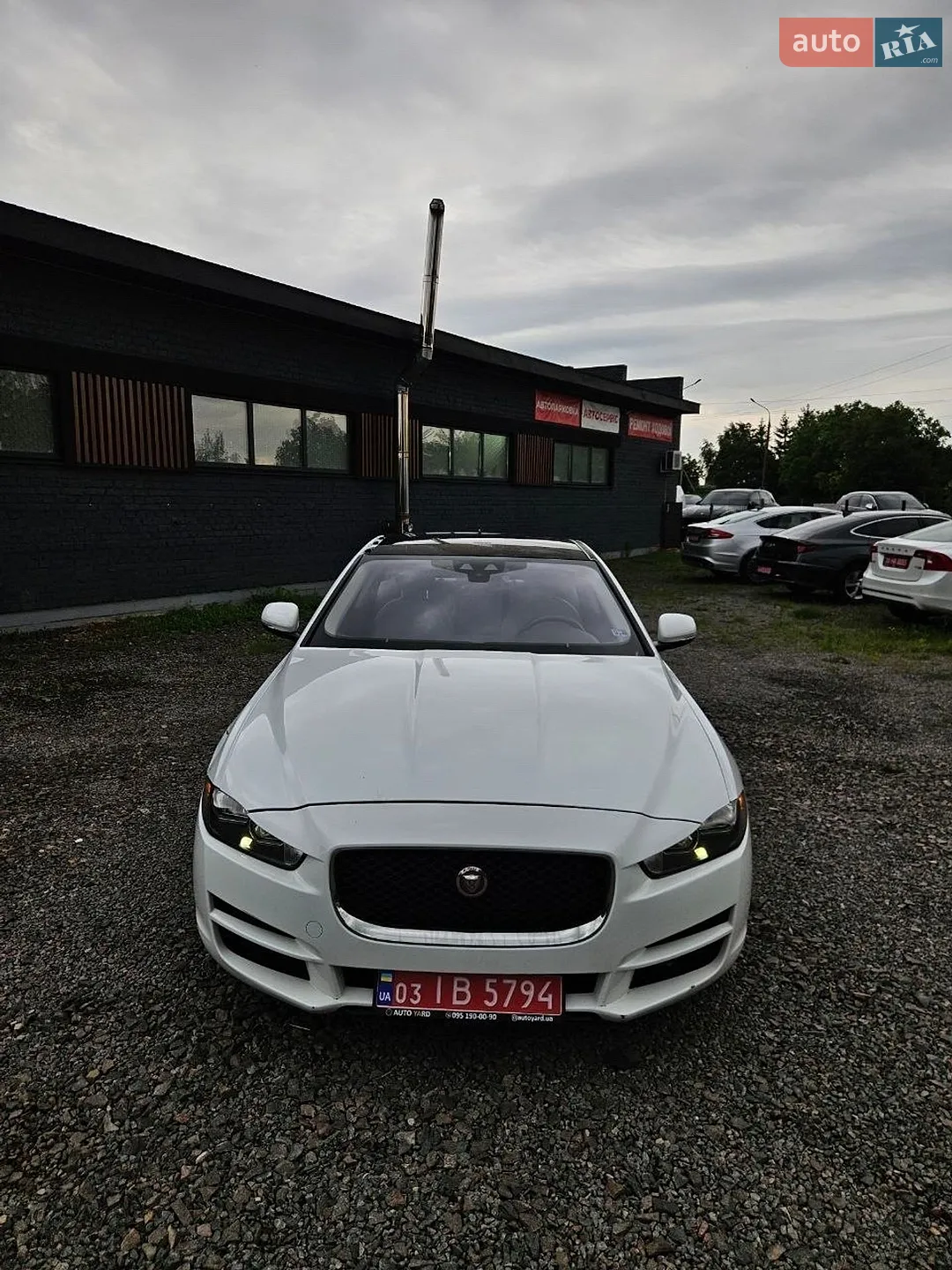 2016 Jaguar XE - мініатюра 2