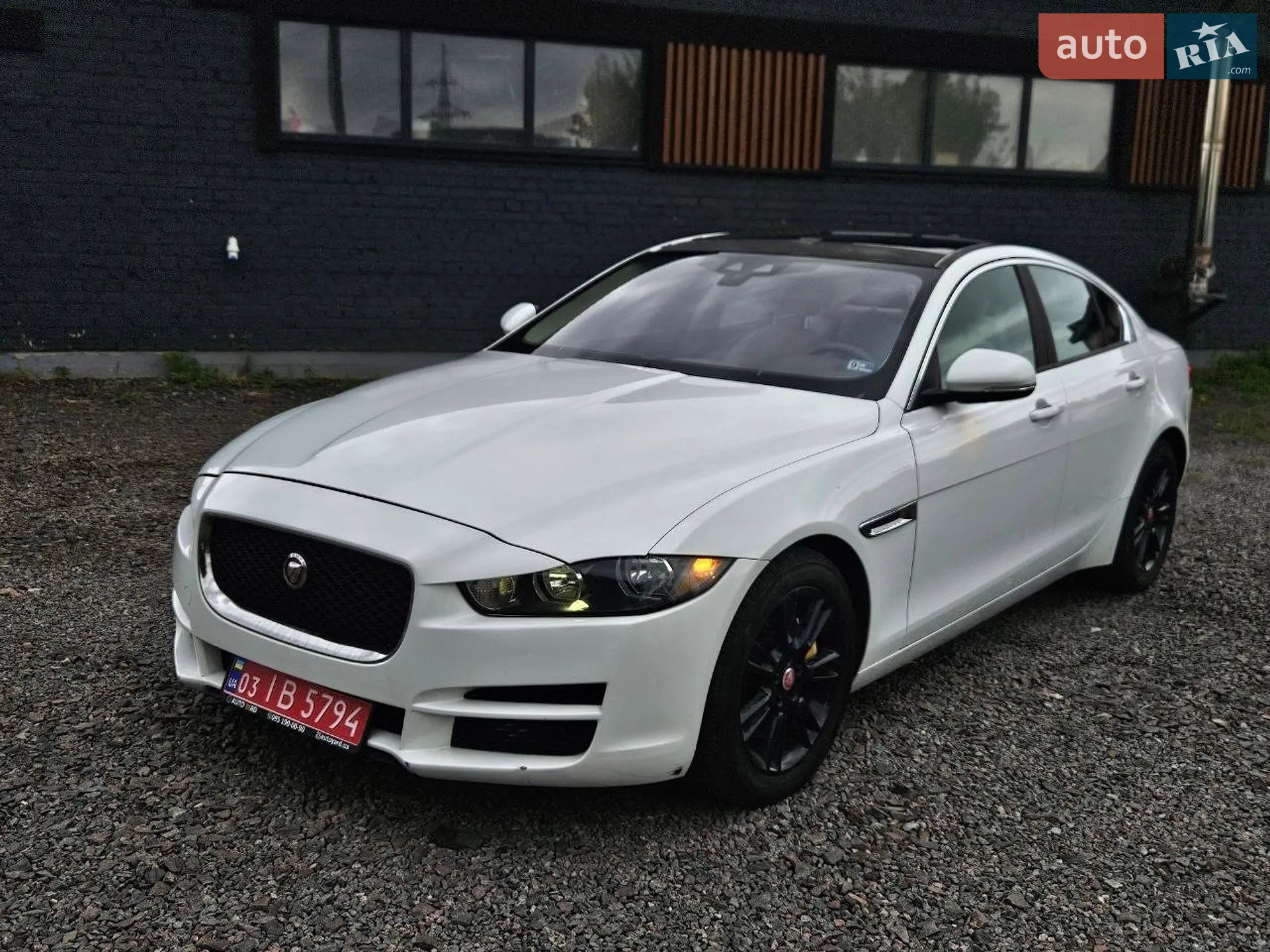2016 Jaguar XE - мініатюра 7