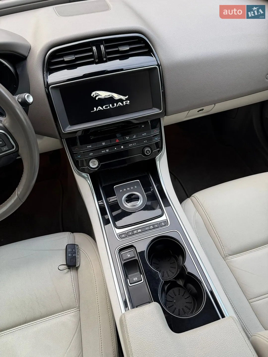 2016 Jaguar XE - мініатюра 16