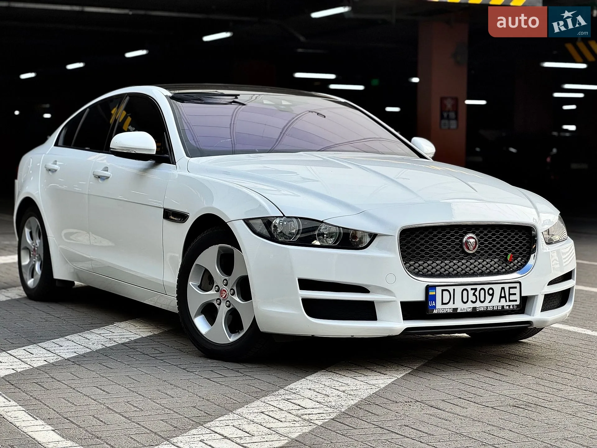 2016 Jaguar XE - мініатюра 31