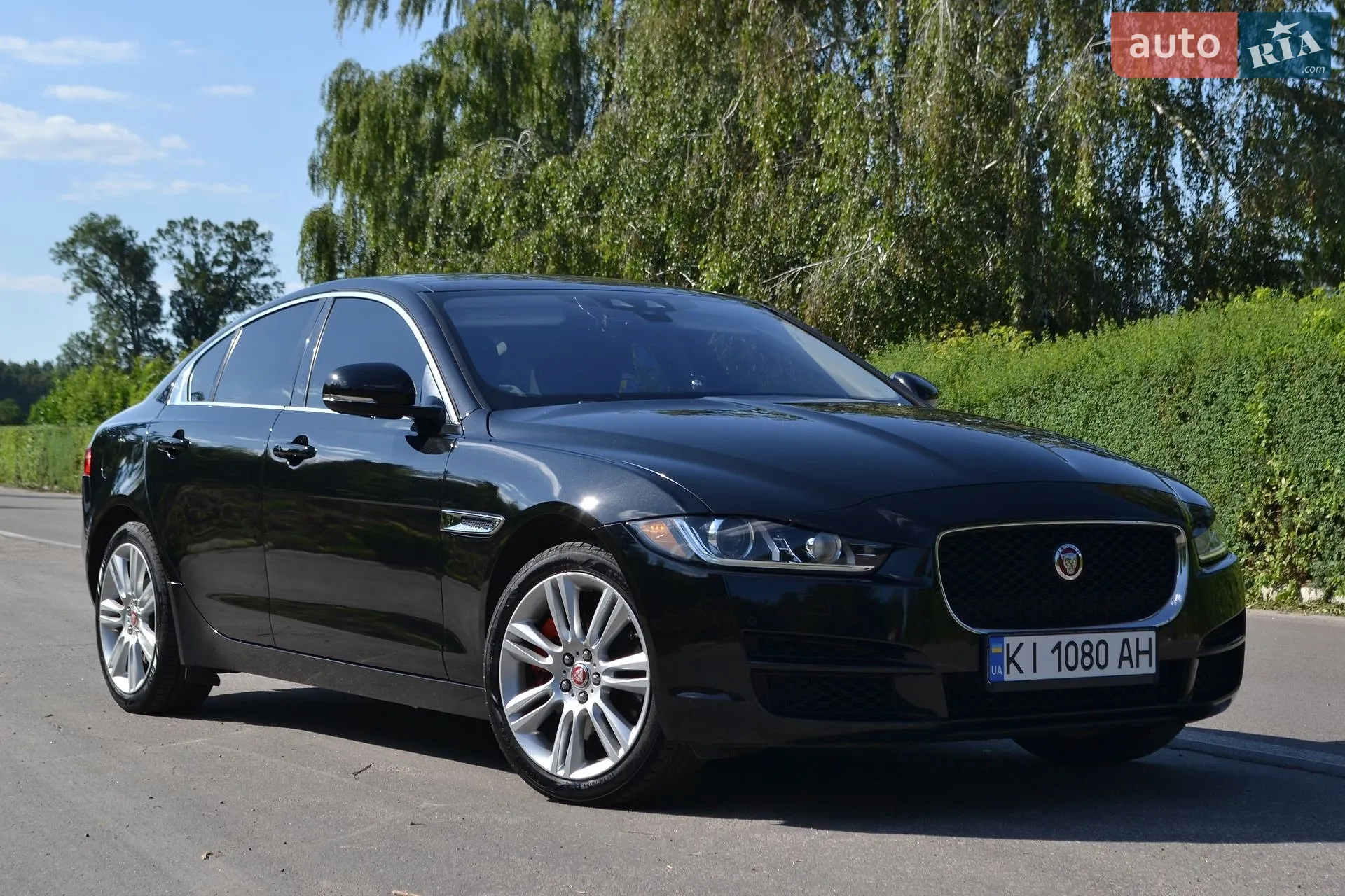 2018 Jaguar XE - мініатюра 2