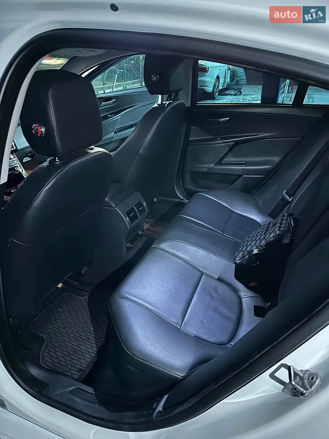2019 Jaguar XE - мініатюра 6