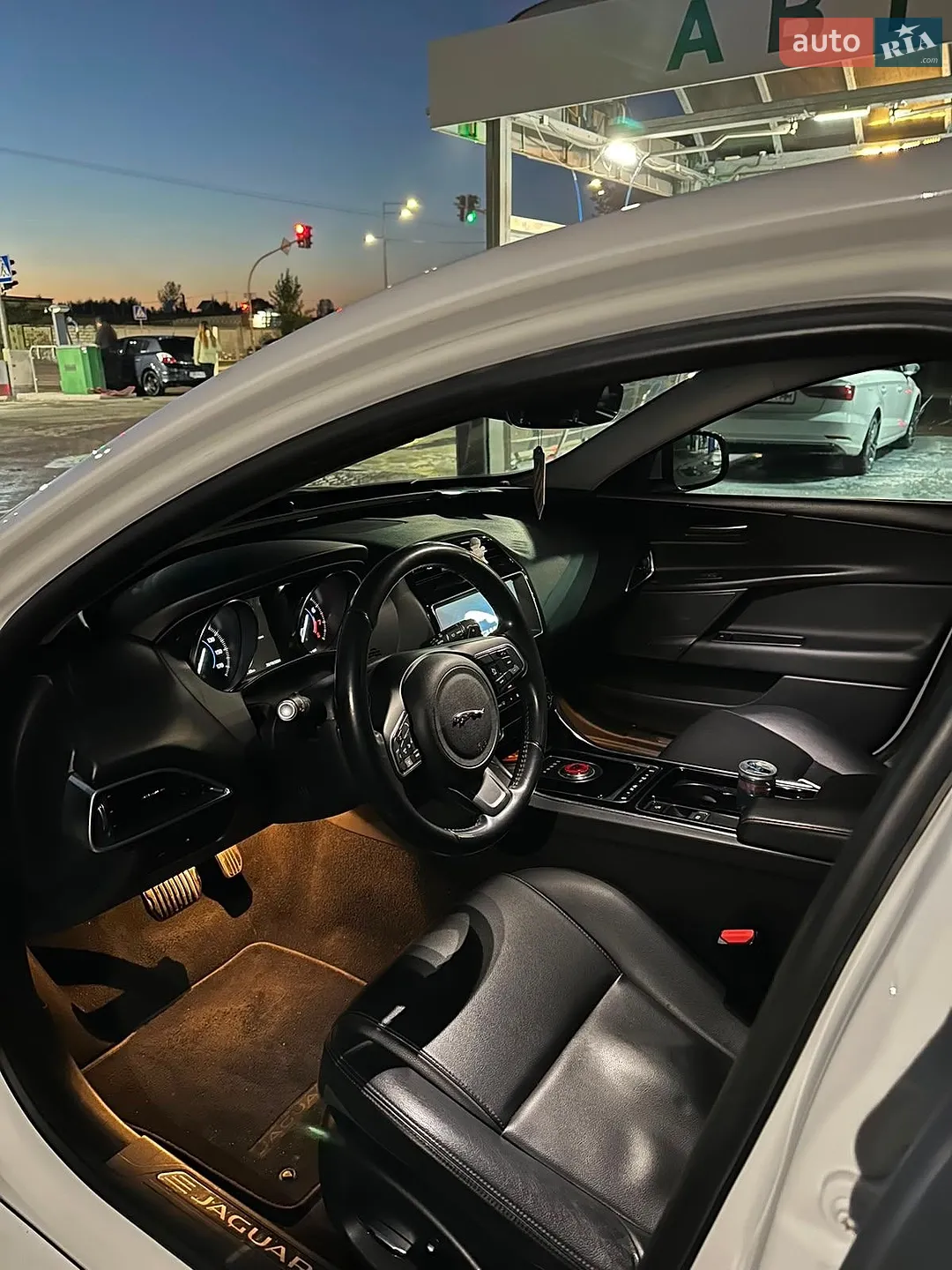 2019 Jaguar XE - мініатюра 9