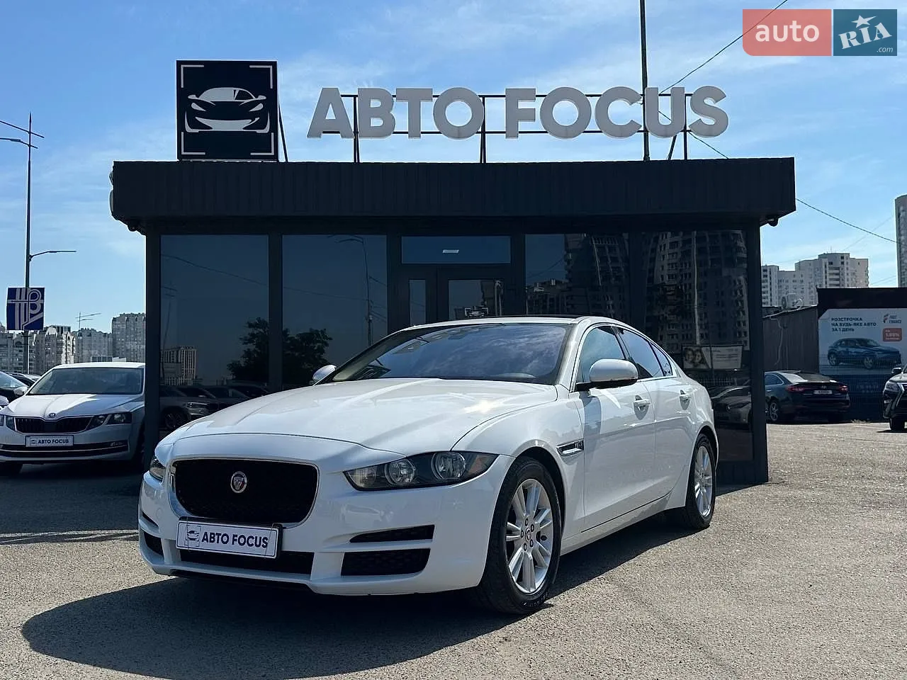 2018 Jaguar XE - мініатюра 4