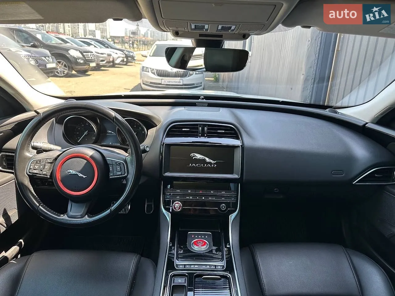 2018 Jaguar XE - мініатюра 13