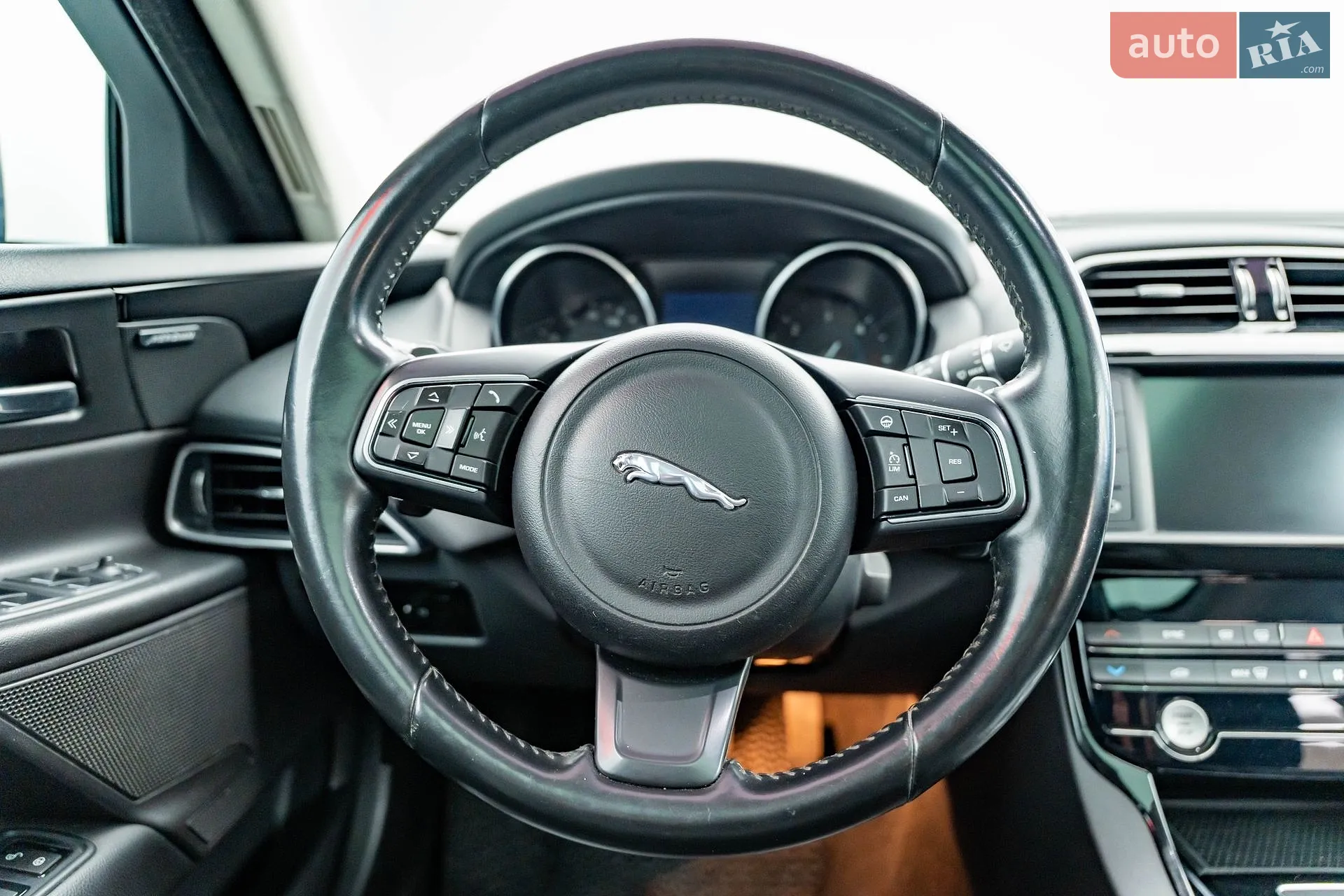2016 Jaguar XE - мініатюра 14