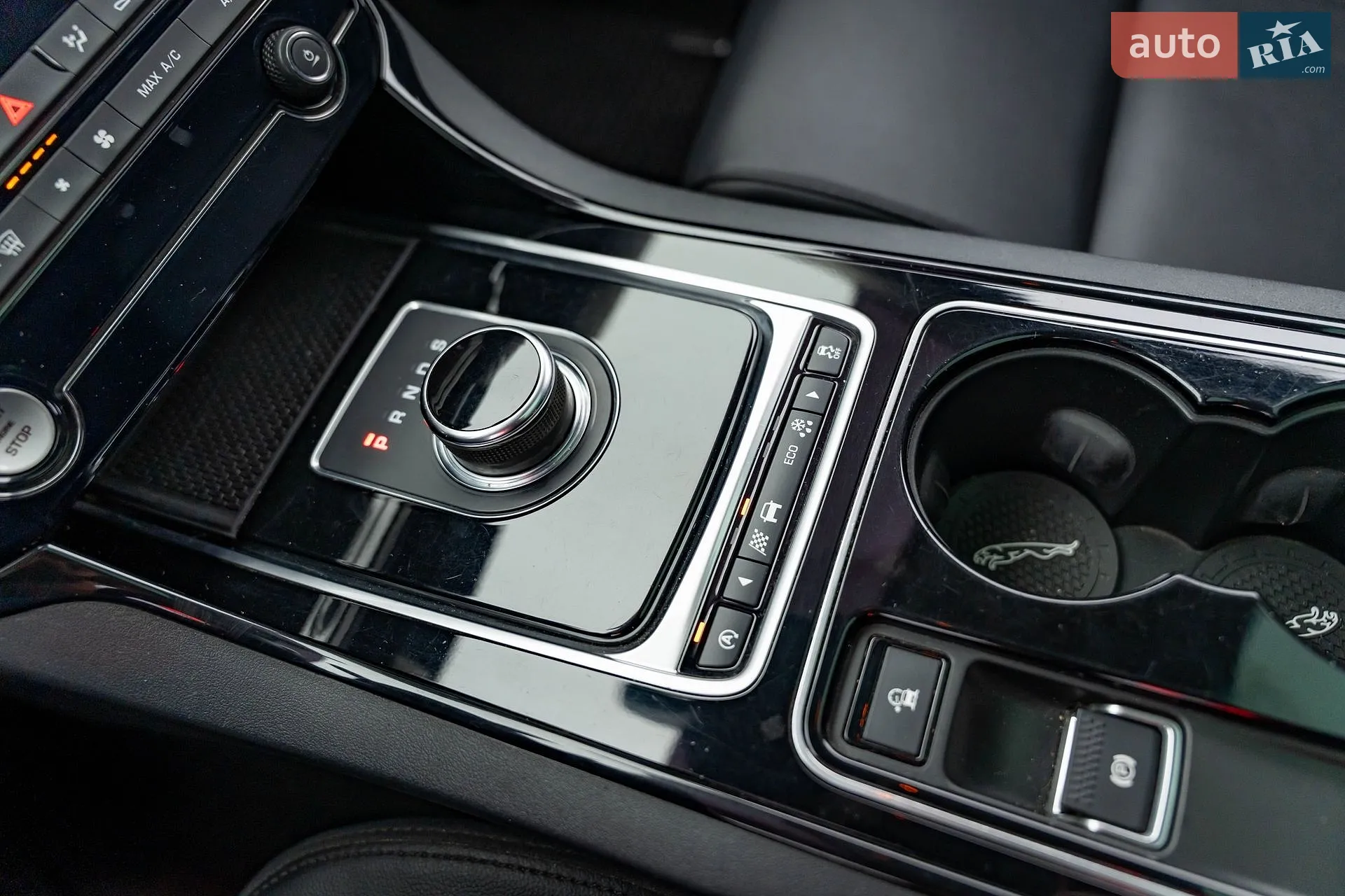 2016 Jaguar XE - мініатюра 23