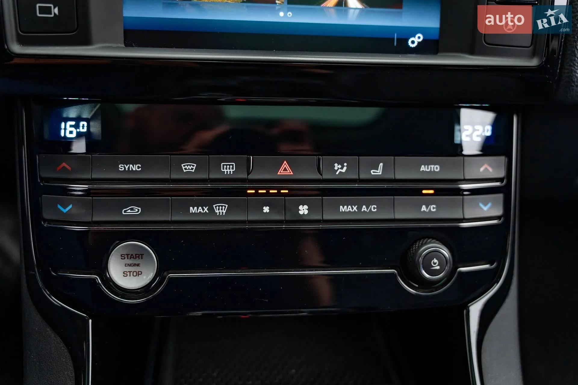 2016 Jaguar XE - мініатюра 19