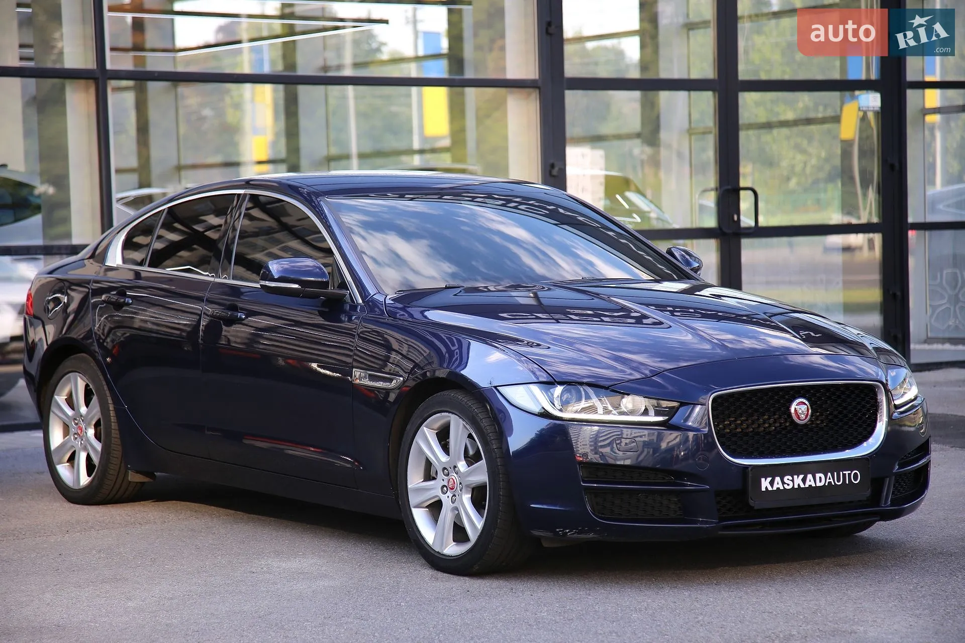 2015 Jaguar XE - мініатюра 3